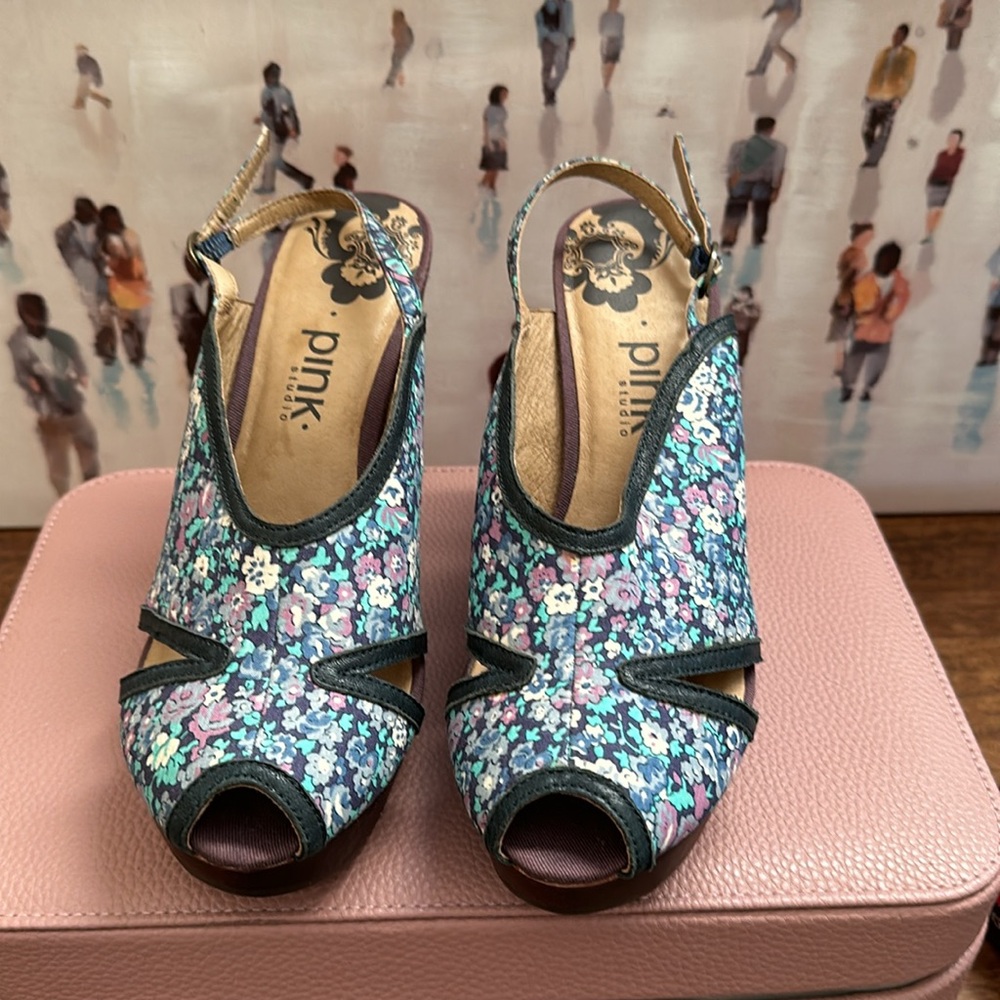 PINK STUDIO FLORAL HOBBS WEDGE SLING BACK SANDAL SIZE 8 worm once